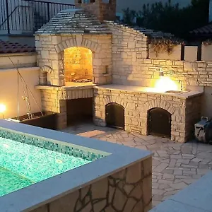 https://helle-ferienwohnung-mit-privatpool-und-gemtlicher-grillecke.in-istria.net